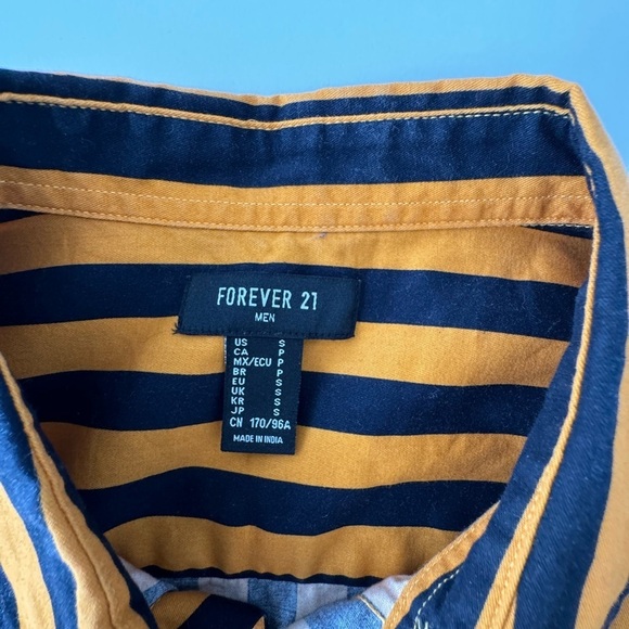 Forever 21 Men’s Striped bottom up shirt size Small - Picture 2 of 4